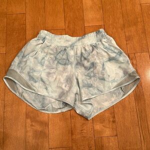 Lululemon Hotty Hot Low-Rise Short 4” Size 6